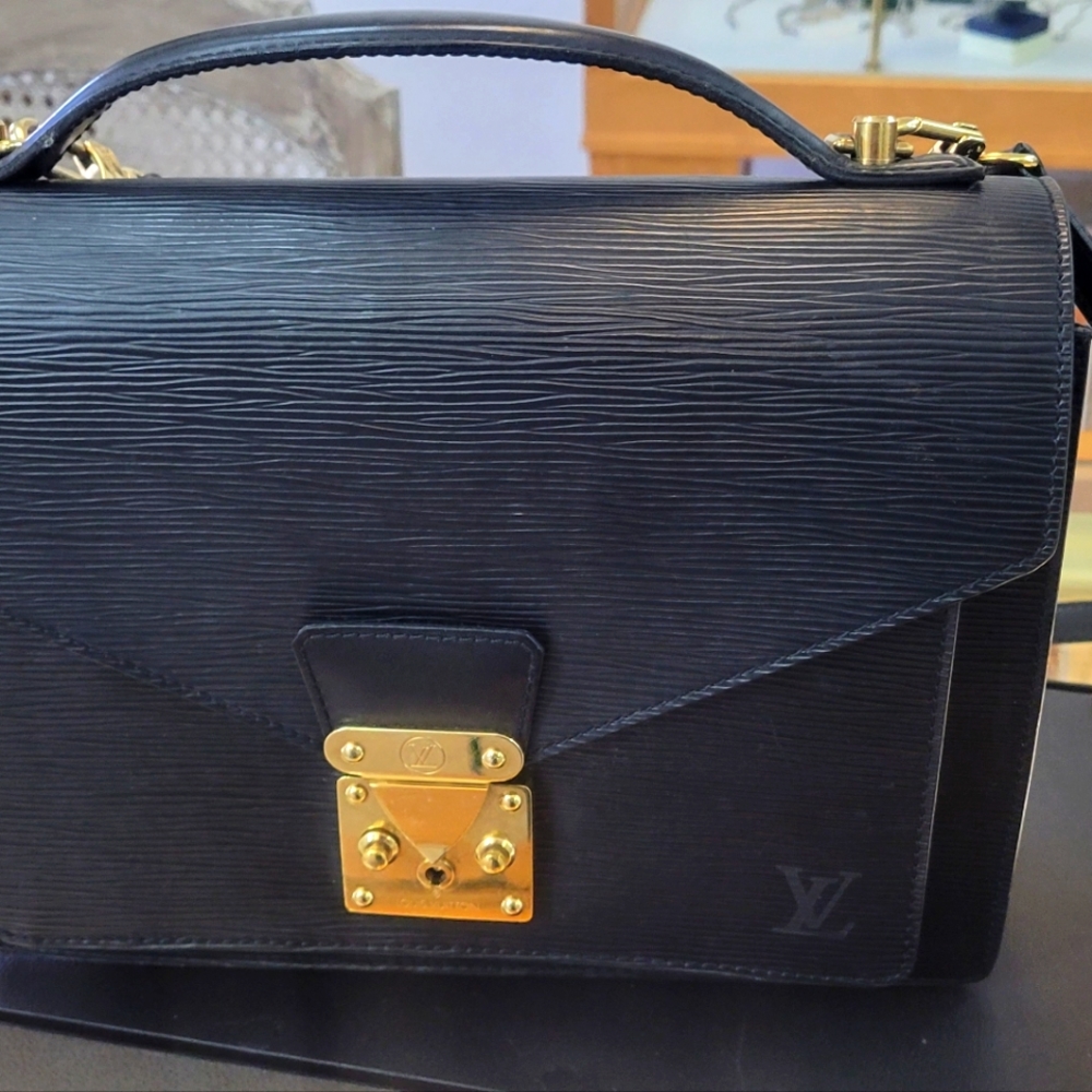 Louis vuitton ambassador  purse